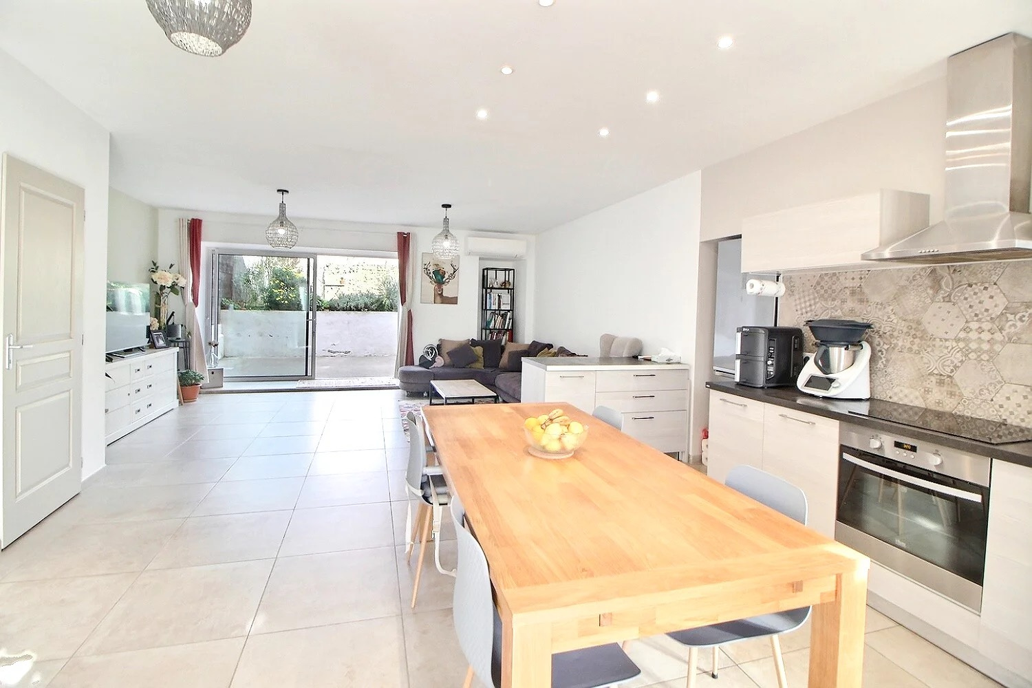 Maison T4 entièrement rénovée avec terrasse et jardin à Caur