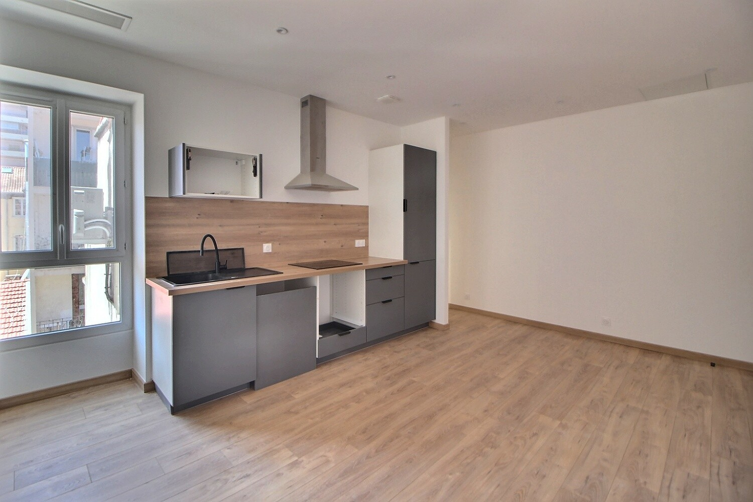 EXCLUSIVITÉ – Vente T2 rénové en centre ville d’Ajaccio