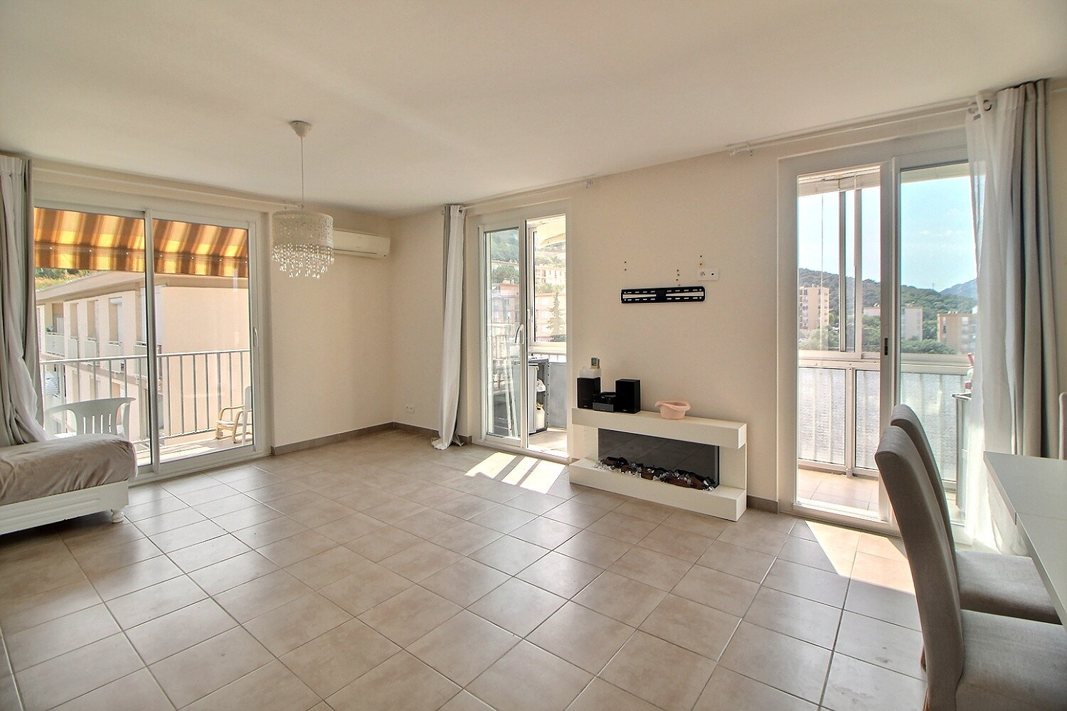 photo_a0849ed8a191151000eaae7de1a5cc51-88464-0.jpg Vente appartement T4 Ajaccio